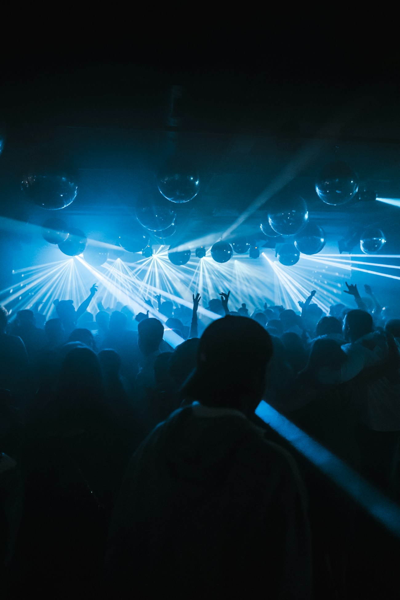 Blue lasers and disco balls over the crowd